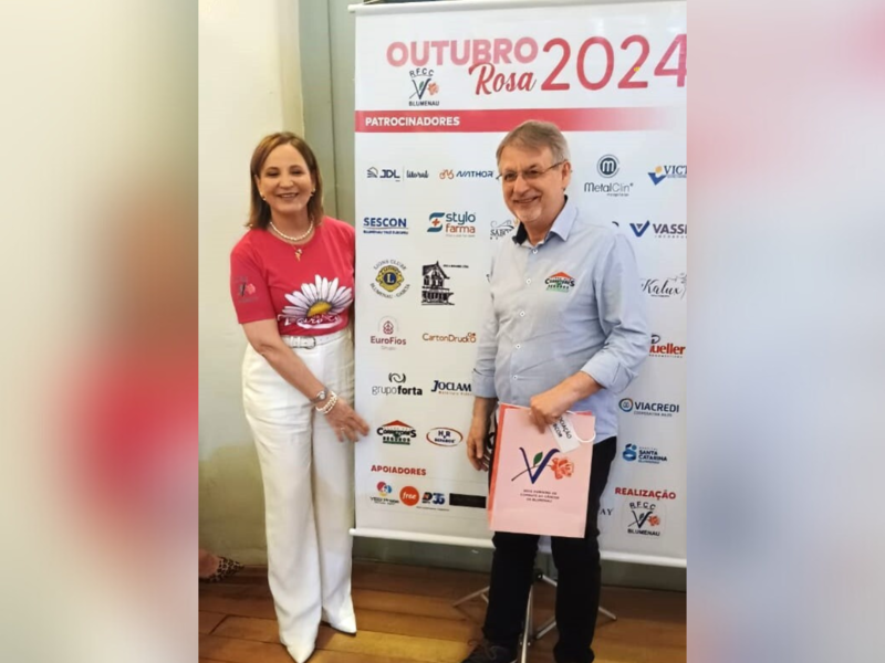 'clubcor-participa-do-lancamento-da-camiseta-da-campanha-outubro-rosa-em-blumenau'