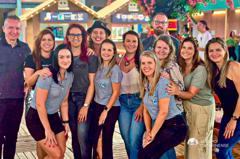 almoco-do-clube-da-pedrinha-reune-membros-na-oktoberfest-blumenau