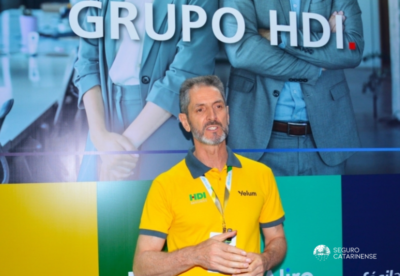 rubens-oliboni-da-hdi-seguros-parabeniza-corretores-de-seguros-durante-o-23-congresso-brasileiro