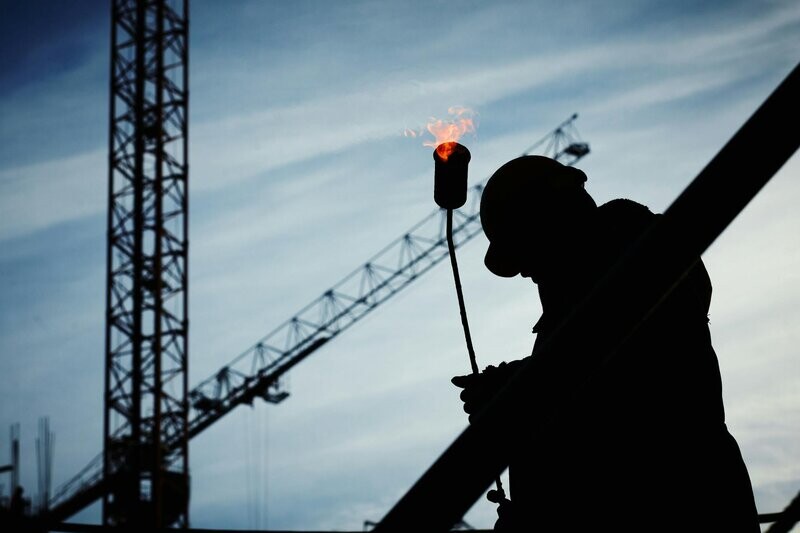 diretora-da-junto-seguros-destaca-importancia-do-seguro-garantia-para-evitar-paralisacao-de-obras-publicas