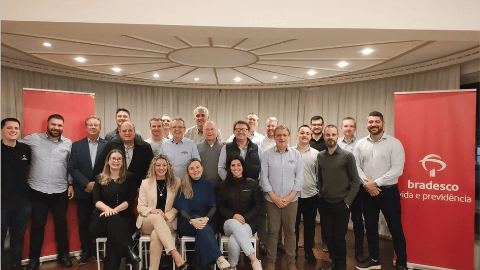 clubcor-vale-do-itajai-recebe-bradesco-seguros-para-apresentar-oportunidades-de-negocios