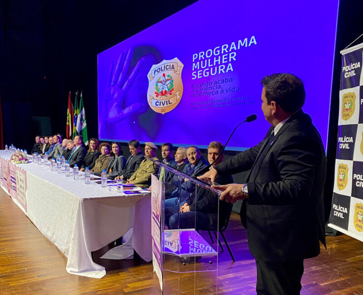 'em-chapeco-policia-civil-de-santa-catarina-lanca-programa-mulher-segura-para-combater-a-violencia-domestica'