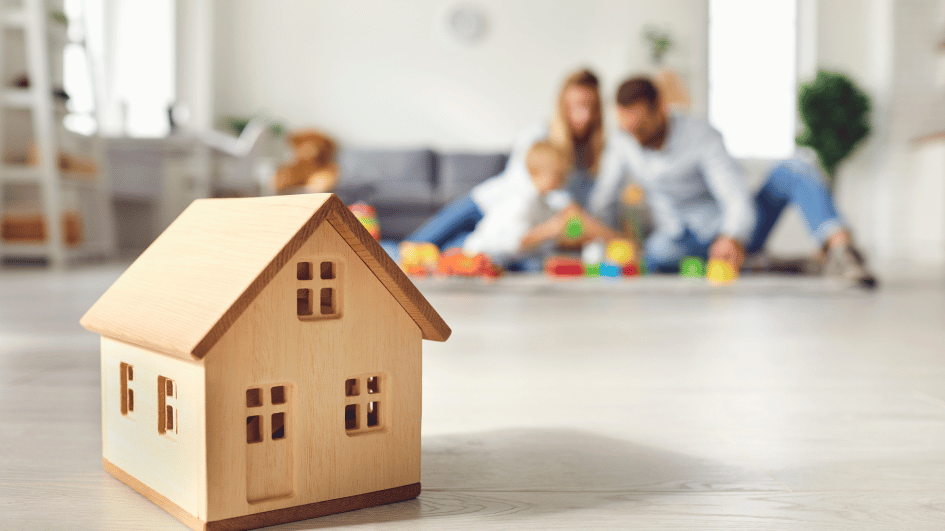 caixa-residencial-lanca-seguro-que-combina-protecao-da-casa-a-cuidados-com-familia-mulher-pets-e-veiculos