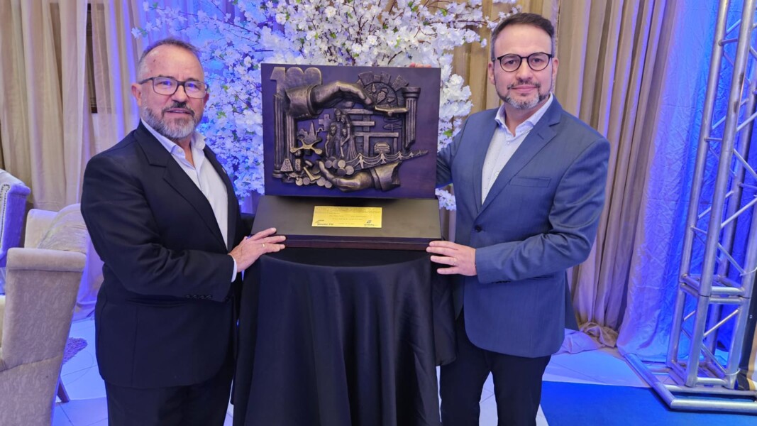 sincor-pr-homenageia-sindseg-prms-e-entrega-mais-alta-honraria-ao-presidente-altevir-prado