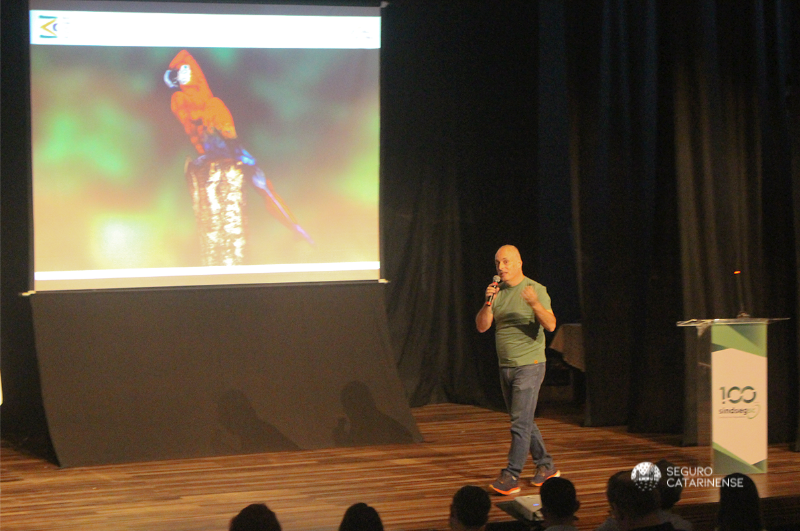 'palestra-promovida-pelo-sindsegsc-inspira-reflexao-critica-e-social'